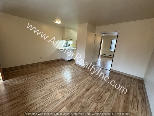 Building Photo - 433 E Dowling #5 -Remodeled unit
