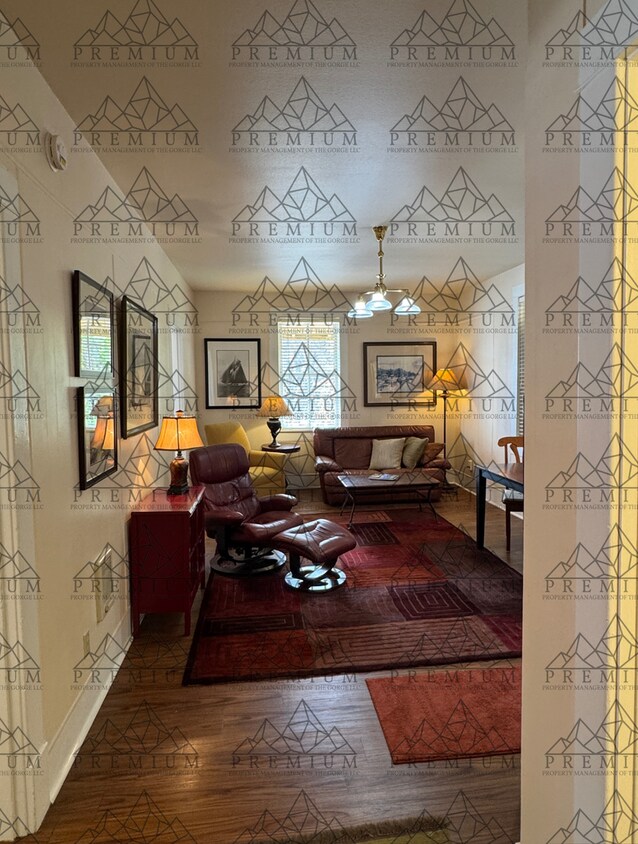 Foto principal - 1006 E 2nd St