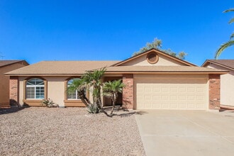 Building Photo - 986 S Wanda Dr