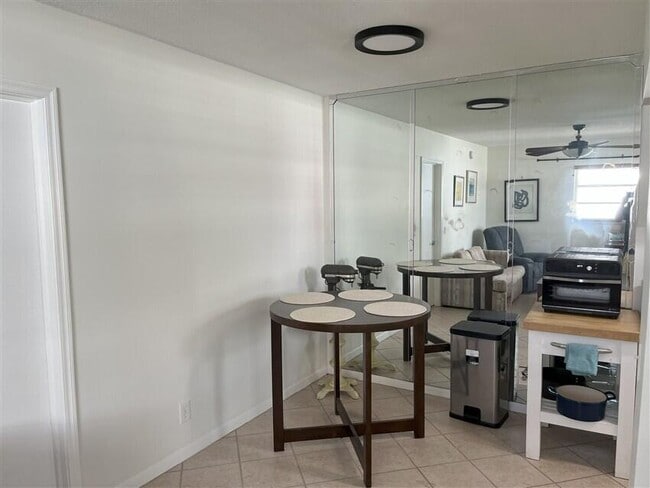Building Photo - 18 Ocean Breeze