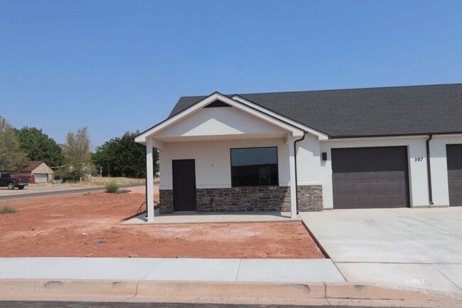 Building Photo - 397 W Willow Dr