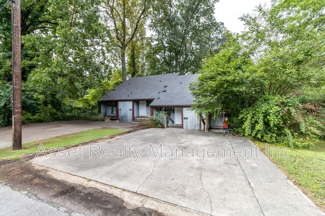 Building Photo - 102 Walnut Ln
