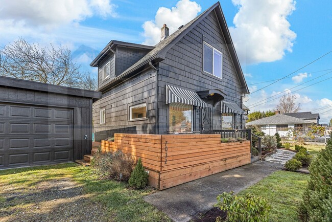 Foto del edificio - Two-story Old Craftsman House in Tacoma!