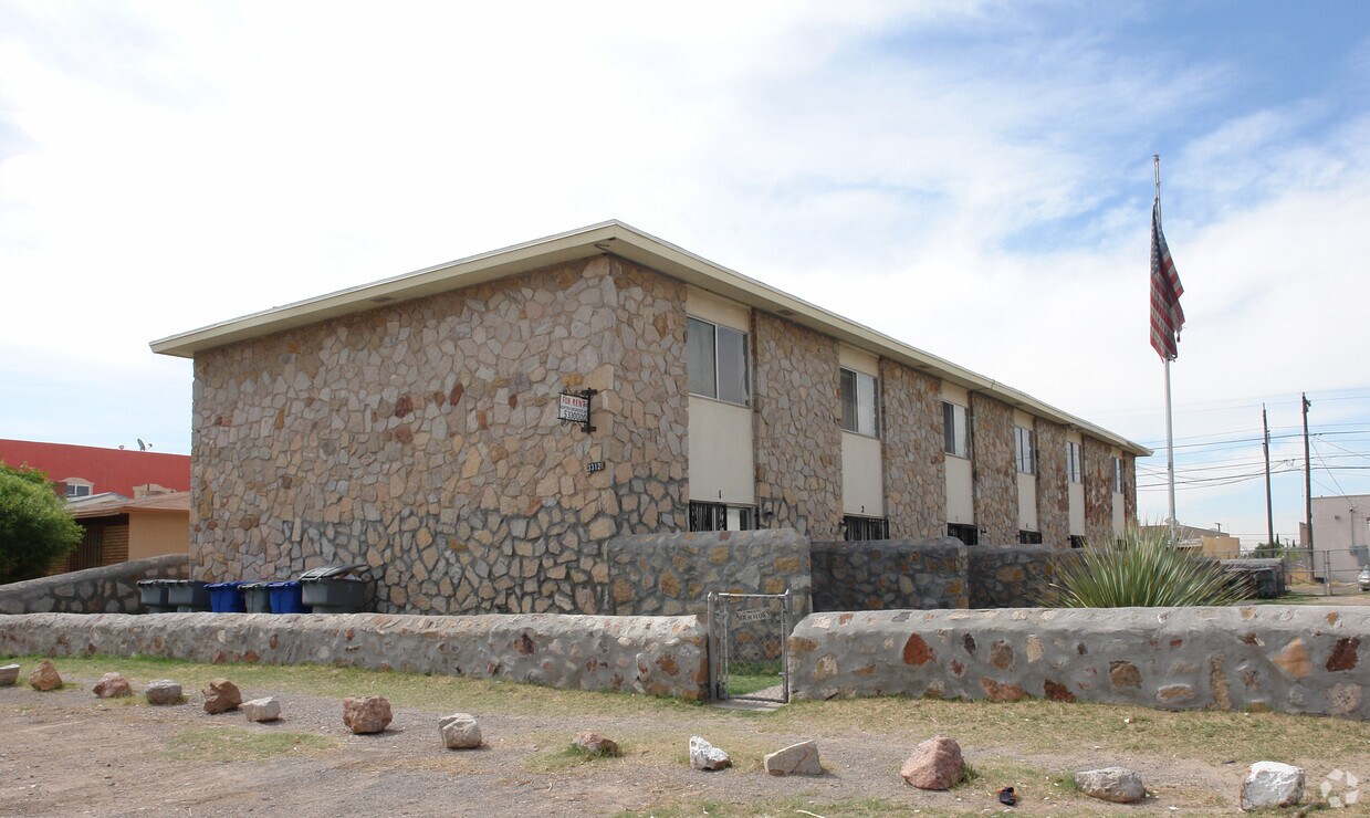 Primary Photo - 3312 E Gateway Blvd