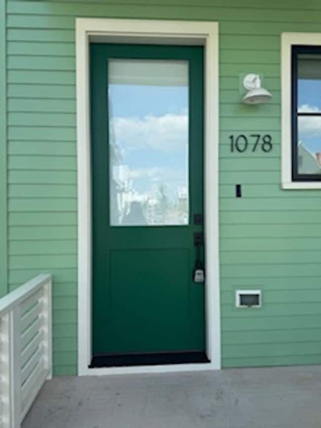 Building Photo - Charming Wheeler Cottage with Modern Comforts
