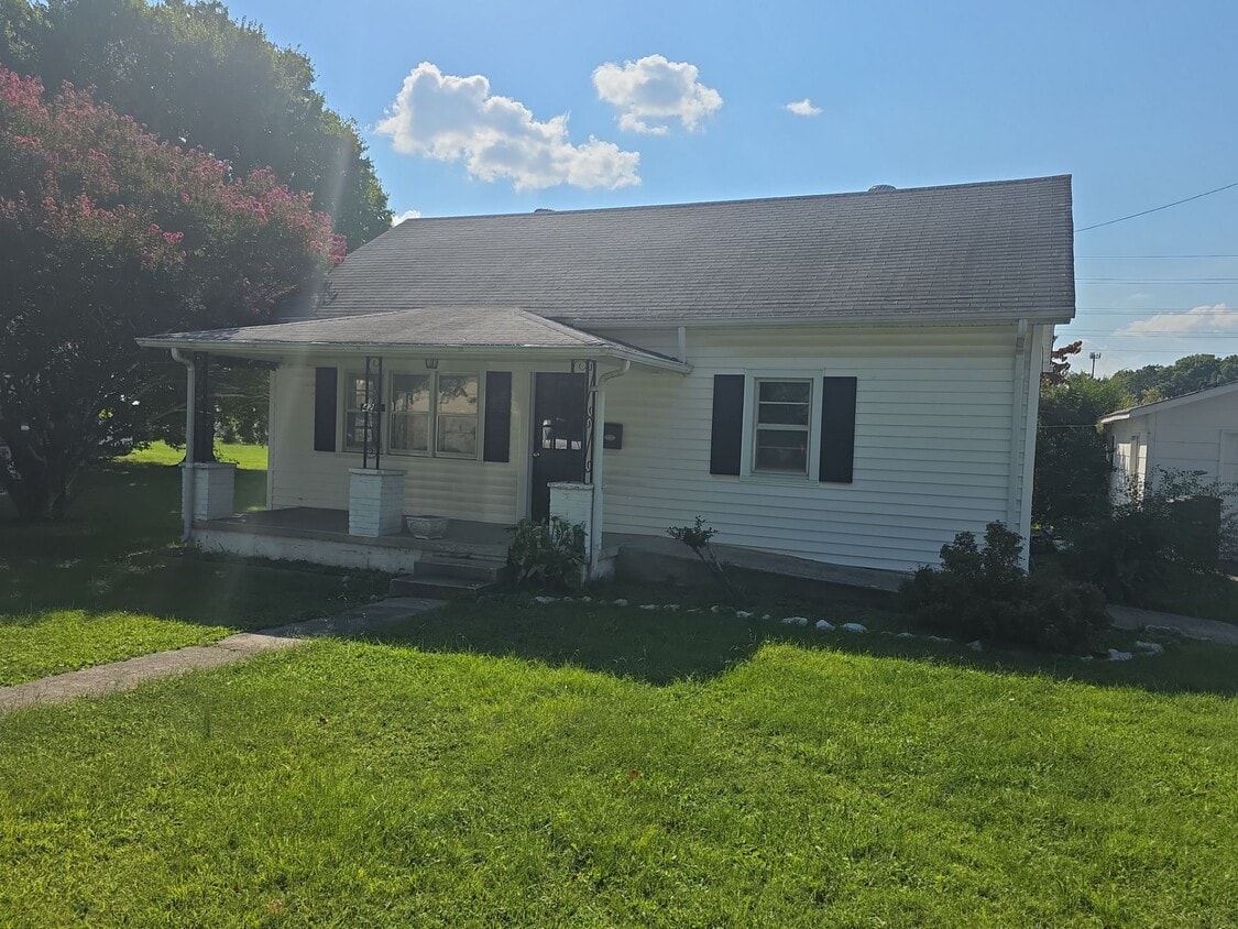 Primary Photo - 428 Spruce Ave