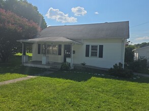 Building Photo - 428 Spruce Ave