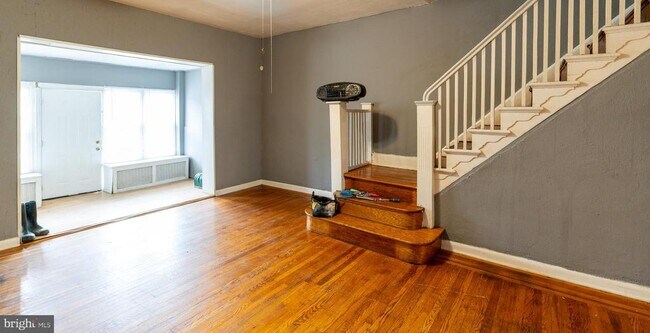 Foto del edificio - 5833 Warrington Ave