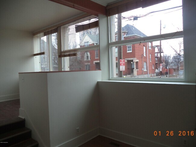 Building Photo - 114 St Catherine St