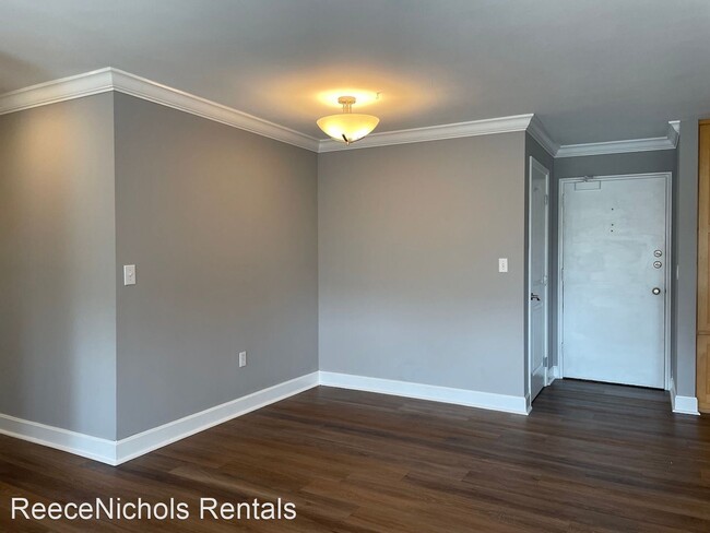 Building Photo - 2 br, 1 bath House - 221 W. 48th St. #1003