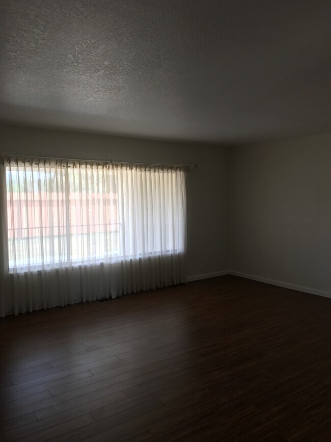 Building Photo - 420 Donald Dr