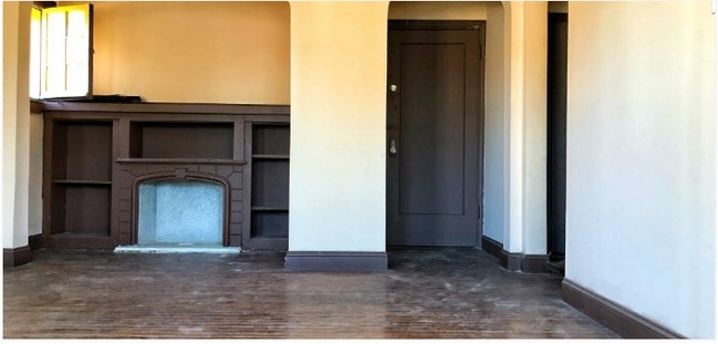 Interior Photo - 8103 S Luella Ave