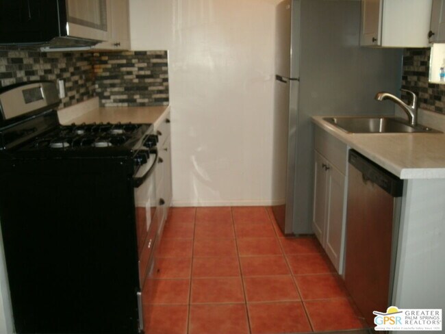 Foto del edificio - 2290 S Palm Canyon Dr