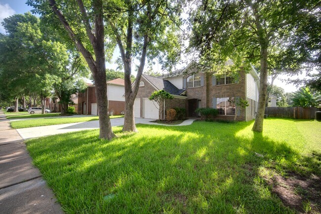 Foto del edificio - 17143 Summer Hollow Dr