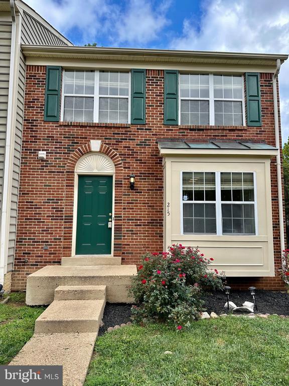 Foto del edificio - 215 Park Brook Ct