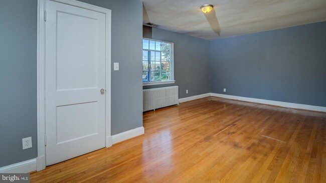 Building Photo - 2329 Fairlawn Ave SE