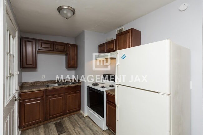 Building Photo - 4523 Trenton Dr S