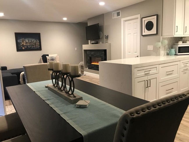 Building Photo - 828 S Falcon St