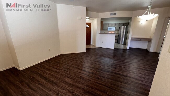 Building Photo - 2 Bedrooms, 2 Baths