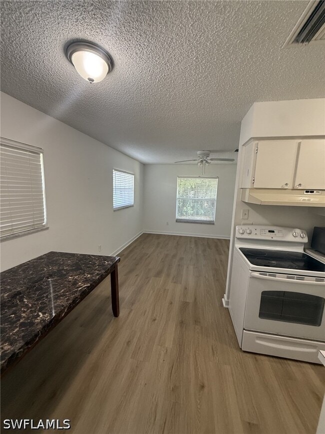 Building Photo - 1124 Highlands Dr