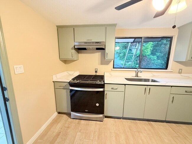 Building Photo - 128 Weisenberger Dr