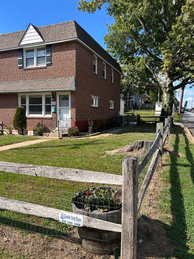 Photo - 501 W Market St House