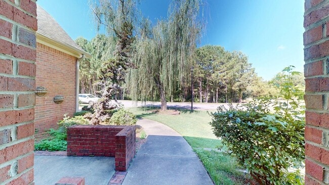 Building Photo - 2172 N Donahue Dr