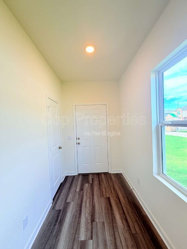 Foto del edificio - 10219 Pine River Dr