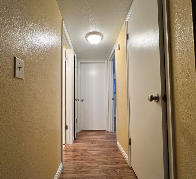 Building Photo - 768 N Redwood Rd