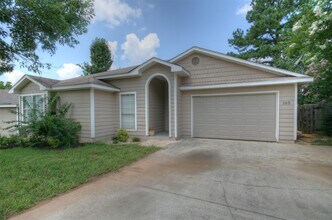 Building Photo - 105 Oakline Dr