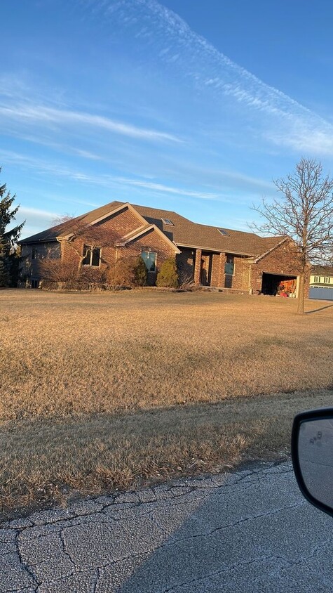 Primary Photo - Spacious Room Share 3BR House in Cedar Lake