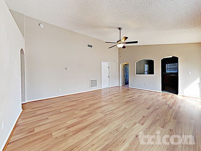 Building Photo - 4303 Hanging Moss Dr