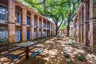 Building Photo - 480 W Parker Rd