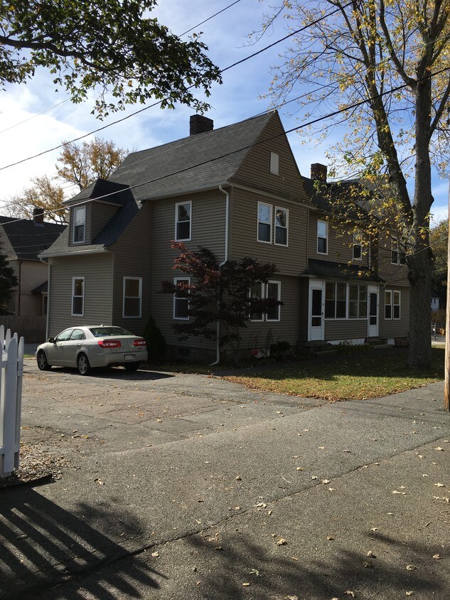 Primary Photo - 17 Lake St