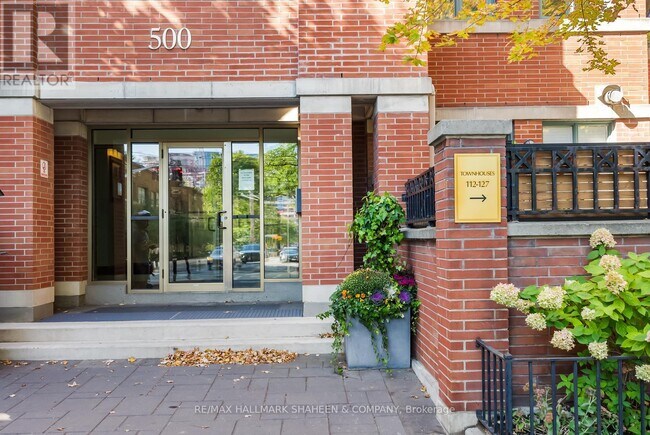 Photo du bâtiment - 500 Richmond St W