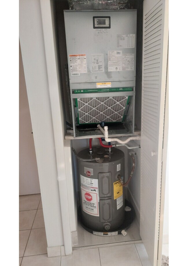 Building Photo - 357 Lakeview Dr