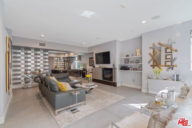 Foto del edificio - 1250 N Harper Ave