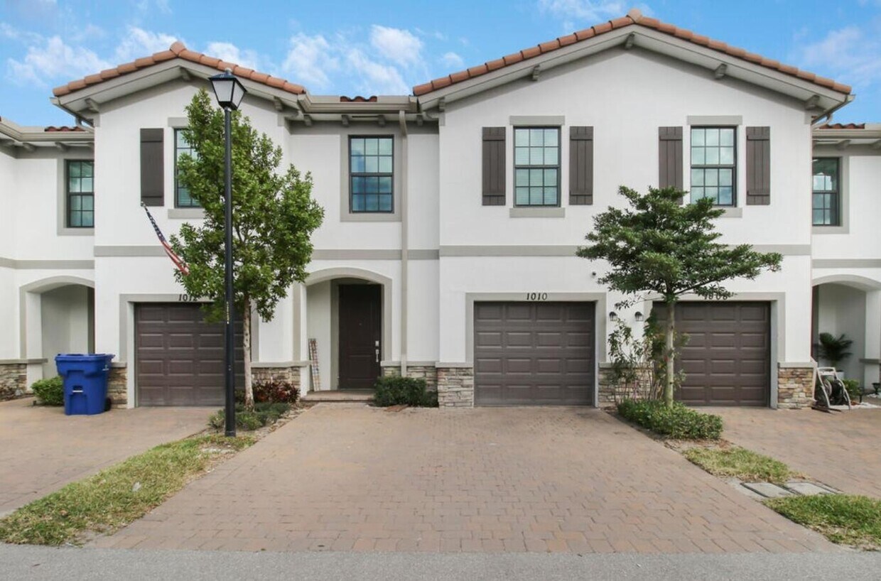 Foto principal - 1010 Willow Pl