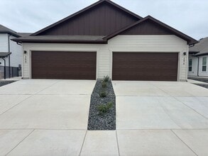 Building Photo - 296 Nespral Dr