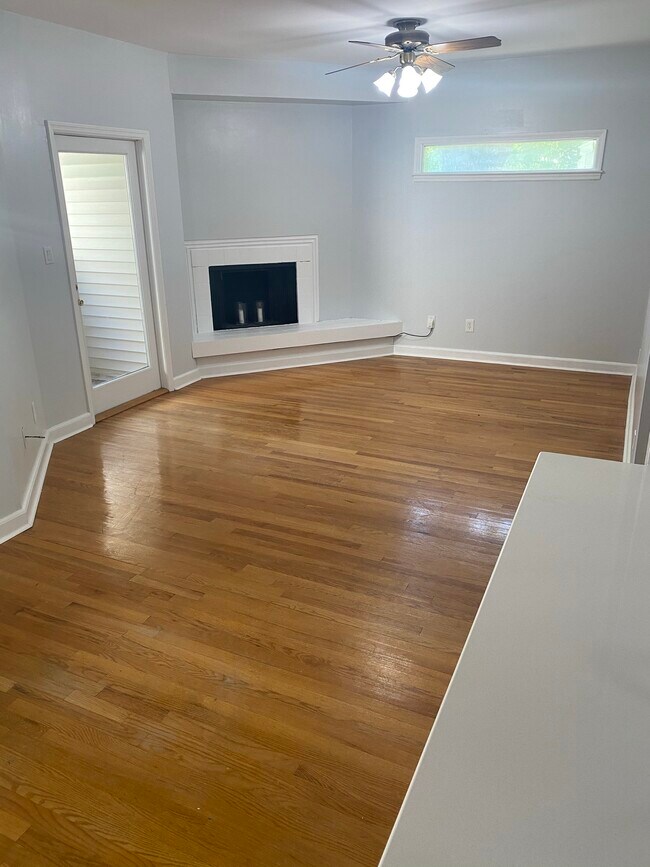 Living room and balcony entrance - 2000 Greenway Ave