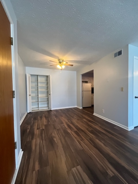 Foto del edificio - 4028 Poplar Level Rd
