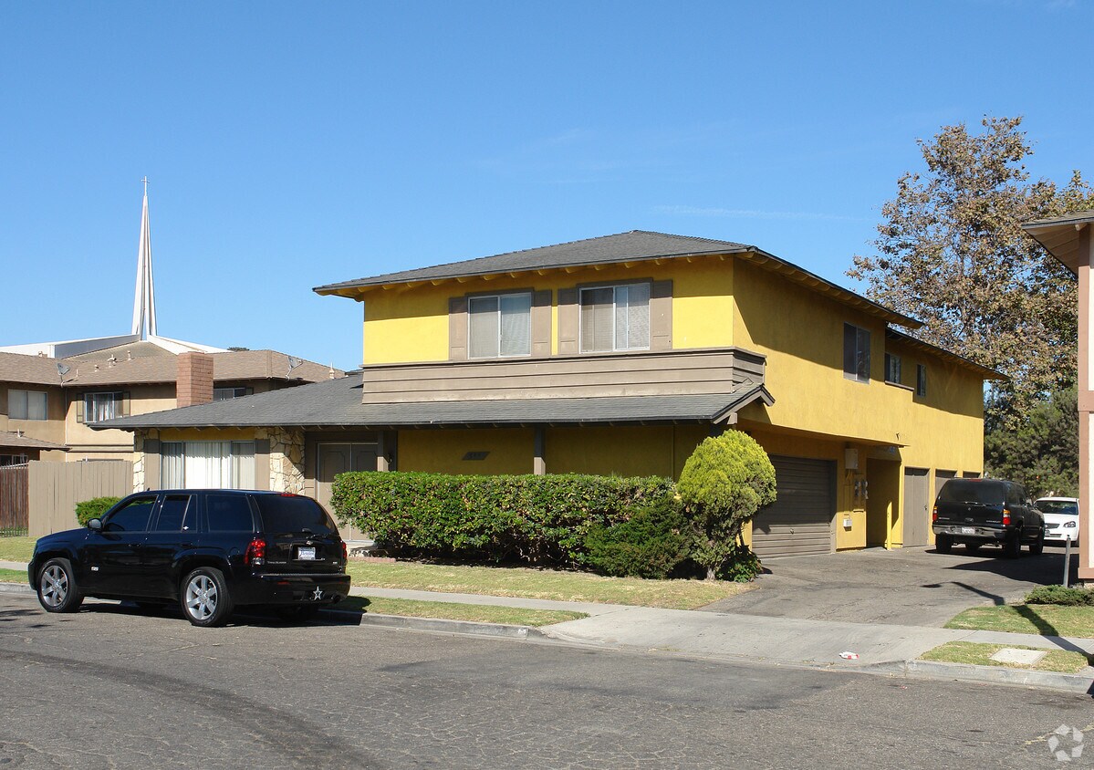 Building Photo - 550 S I St
