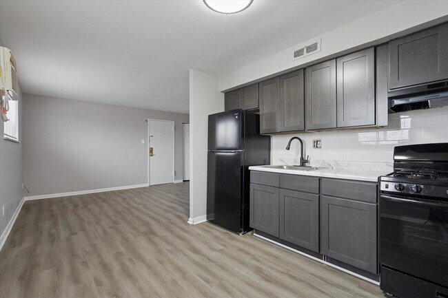 Photo - 7108 Oxford Ave Apartment