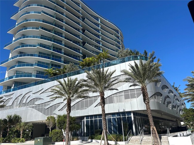 Foto del edificio - 17550 Collins Ave