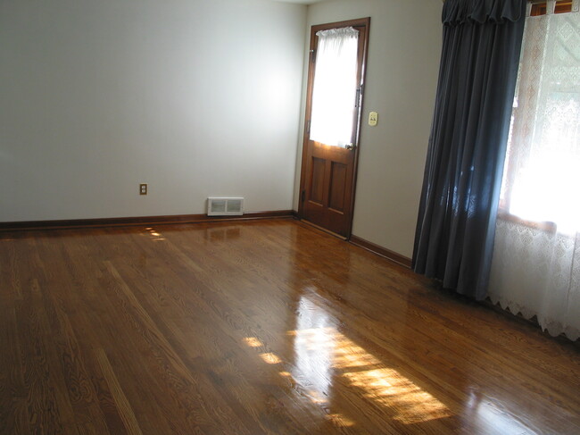 Living Room - 3118 NE 55th St