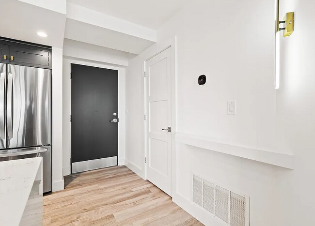 Foto del edificio - 701 W Lakeside Ave