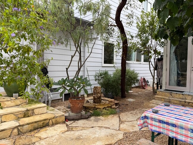 Building Photo - 744 Navy St