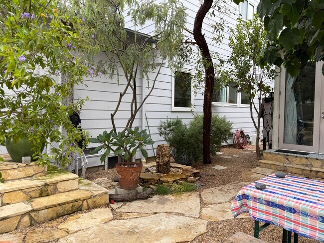 Foto del edificio - 744 Navy St