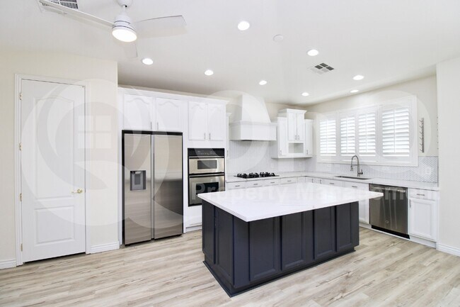 Building Photo - 2451 E Honeysuckle Pl