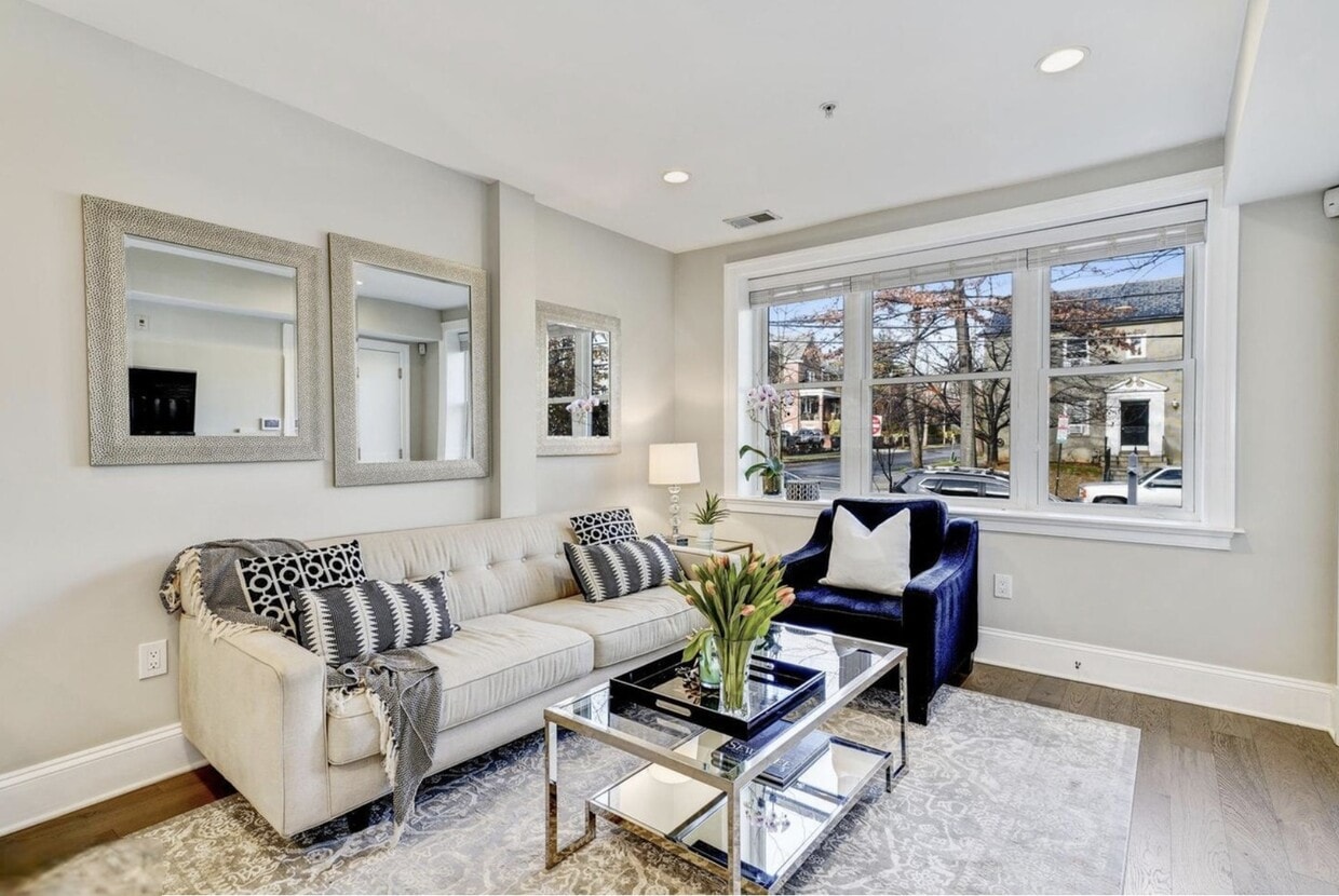 Photo - 3918 W St NW (Washington, DC)